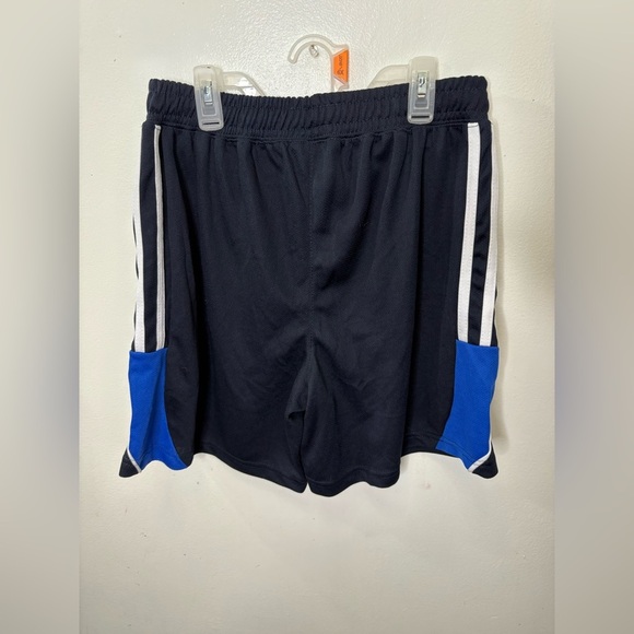Sporty adidas shorts size large (new) - Picture 4 of 6